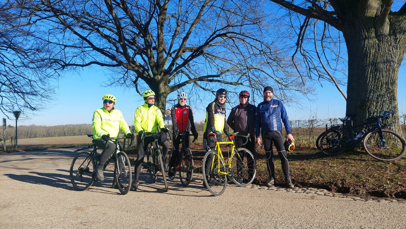 Groupe de membres en hiver